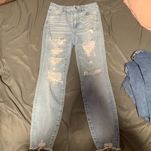 Short cut American Eagle skinny jeans barely worn